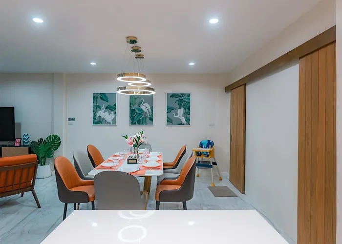 Prime Sukhumvit Modern Home, Phrom Phong Bts, Em District, Up To 14 Guests Villa *